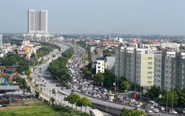 Phương tiện tăng gấp 2 - 3 lần, cửa ngõ Hà Nội và cao tốc ùn tắc kéo dài