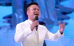 'Giọng ca đất mỏ' Hoàng Tùng say đắm khi hát nhạc tình yêu