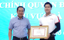Tặng bằng khen cho chàng trai cứu bé gái đuối nước dưới hồ bơi ở Vũng Tàu