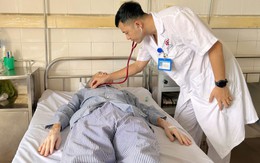 Cứu sống bệnh nhân ho ra máu kèm nhiều bệnh nguy hiểm