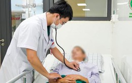 Bị hôn mê do hạ đường huyết giữa đêm, người đàn ông may mắn được cứu sống nhờ... hàng xóm