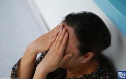 Đêm giao thừa cay đắng: Mẹ già bị con trai bỏ trước cửa nhà em gái vì giấu lương hưu