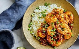 Cuối tuần chỉ cần làm mỗi người 1 phần cơm thơm lừng thế này, tốn 20 phút mà ngon đến mức ai ăn cũng sạch bát