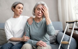 Bố đòi ly hôn tuổi 60, mẹ đồng ý ngay vì lý do khiến con nghẹn lòng