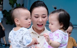 Cặp song sinh nhà Phương Oanh - Shark Bình đi học buổi đầu tiên đã 'sưng mắt'