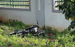 Một học sinh đi xe điện trong trường, tông vào tường tử vong