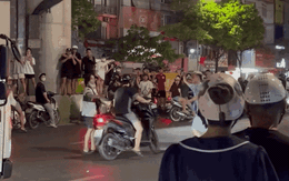 Hà Nội: Nam thanh niên chặn đầu ô tô, xe máy, gây náo loạn trên đường Hồ Tùng Mậu