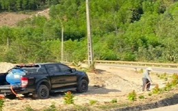 Người chồng biến 'cung đường đau buồn' thành vườn hoa rực rỡ tưởng nhớ vợ