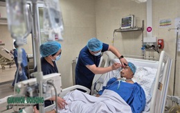 Thứ trưởng Trần Văn Thuấn 'mở đường' cứu người đàn ông gặp nạn trên cầu Nhật Tân