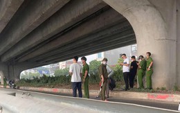 Hà Nội: Người dân phát hiện thi thể đang phân hủy dưới đường Vành Đai 3