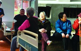 Đại gia bất động sản òa khóc ở viện dưỡng lão khi gặp người làm nghề 'con thuê'