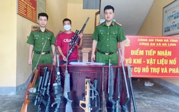 Người dân tự nguyện giao nộp hàng trăm khẩu súng các loại