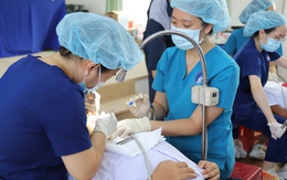 Bệnh viện Răng Hàm Mặt TW TPHCM tập huấn chăm sóc răng miệng học đường và khám chữa bệnh cho người dân Côn Đảo