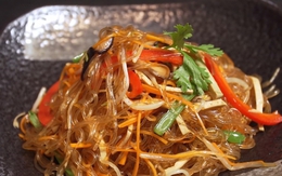 Mẹo xào miến không vón cục, dính hoặc nát