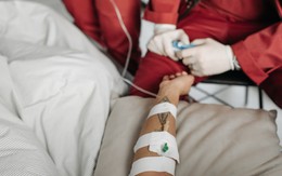 Mẹ kế đưa 100 triệu đồng, yêu cầu chồng tôi hiến gan cứu bố