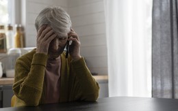 Mẹ liên tục gọi điện xin tiền làm từ thiện, con gái tá hỏa khi biết sự thật