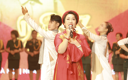 NSND Đức Long chúc mừng Hiền Anh 'Sao Mai' ra mắt album 'Duyên 7'