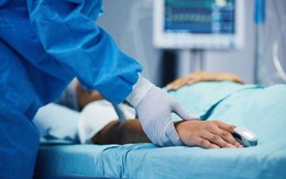 Chơi bóng đá ở tuổi 40, người đàn ông nhập viện nguy kịch sau va chạm