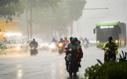 Người dân Hà Nội và miền Bắc còn phải hứng chịu những đợt mưa như trút nước?