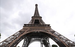 Pháp khắc tên 72 nữ học giả xuất chúng lên tháp Eiffel