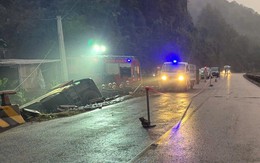 Xe khách lao xuống cống trong đêm mưa mù khiến 4 người thương vong ở Sơn La