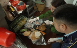 Hà Nội: Phát hiện cơ sở dùng chất cấm sản xuất 300 tấn giò chả