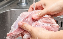 Có nên rửa thịt trước khi cho vào tủ lạnh không?