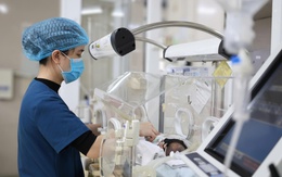 Ninh Bình: Cứu sống trẻ sinh non nguy kịch do đẻ rơi tại nhà, cắt dây rốn bằng dao lam