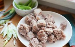 Muốn có món sườn ngon cho Tết này: Đầu bếp giàu kinh nghiệm chỉ cho bạn thao tác quan trọng nhất cần làm trước khi nấu