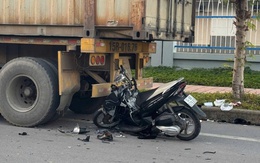 Đâm vào phía sau ô tô đầu kéo, nam thanh niên 24 tuổi tử vong