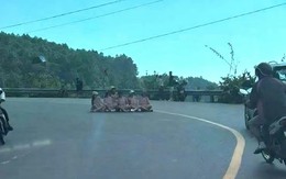 Ngồi chụp ảnh giữa khúc cua trên đèo Hải Vân, 6 phụ nữ bị phạt