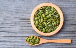 Loại hạt quen thuộc mỗi dịp lễ, Tết có lợi cho tim mạch, nhiều người vẫn ăn chưa đúng cách