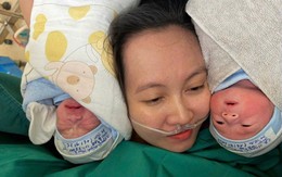 Cặp song sinh chậm tăng trưởng trong tử cung chào đời khỏe mạnh, gia đình vỡ òa hạnh phúc
