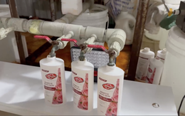 Hà Nội: Triệt phá xưởng sản xuất gần 7.000 chai sữa tắm Lifebuoy, nước giặt OMO giả bán trên Shopee, chuyển hồ sơ sang công an