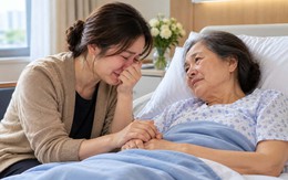 Tưởng mẹ chồng ghét bỏ vì 7 năm chỉ gọi bằng 'cô', bí mật trong phòng hồi sức khiến tôi bật khóc