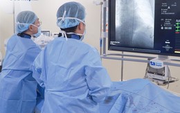Chân sưng phù, đau nhức, người phụ nữ 51 tuổi phát hiện huyết khối chi chít trong tĩnh mạch