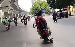 Hà Nội: Con trai đi xe điện lạng lách, đánh võng trên đường, mẹ bị xử phạt nặng