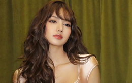 Lisa (BlackPink) khoe vòng eo 51 cm