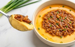 Mẹo làm trứng hấp thịt băm mềm mịn như caramen, láng mượt không lo rỗ mặt