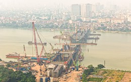 Cận cảnh đại công trường cầu gần 16.000 tỷ đồng qua sông Hồng sau một năm