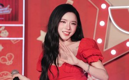 Mỹ nhân showbiz cao 1m53 vẫn mặc đẹp hút triệu view