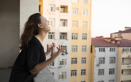 Chiêu độc ép hàng xóm bán nhà: Mở tiếng chó sủa 24/7 khiến cư dân kiệt quệ