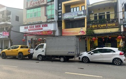 Đỗ xe chắn cửa hàng ngày cận Tết, gây tranh cãi khốc liệt trên mạng xã hội 