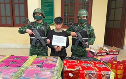 Lào Cai: Cõng hàng trăm kg pháo lậu qua sông về Việt Nam, thanh niên 20 tuổi bị tóm gọn