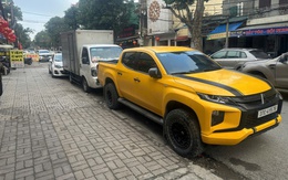 Công an hòa giải vụ khóa đầu, đuôi xe tải đậu chắn cửa hàng cận Tết gây tranh cãi khốc liệt trên mạng xã hội