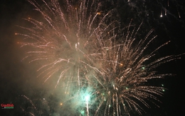 Hà Nội rực rỡ pháo hoa, hàng ngàn người dân Thủ đô náo nức chào đón năm mới Bính Ngọ 2026