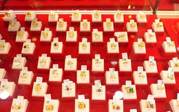 Tối mùng 1 Tết, giá vàng giảm rất mạnh