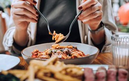 Ung thư đại trực tràng ở người trẻ tăng 45%, chuyên gia cảnh báo 7 nhóm thực phẩm nên hạn chế