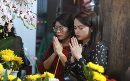 Người dân nô nức về Phủ Dầy ở Ninh Bình cầu may đầu xuân