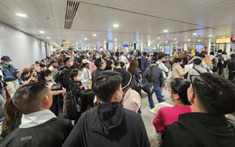Tân Sơn Nhất đón lượng khách đông chưa từng có vào mùng 6 Tết